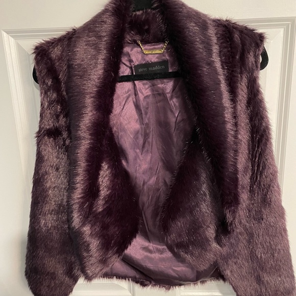 Steve Madden Faux Fur Vest Color Plum - Picture 11 of 12